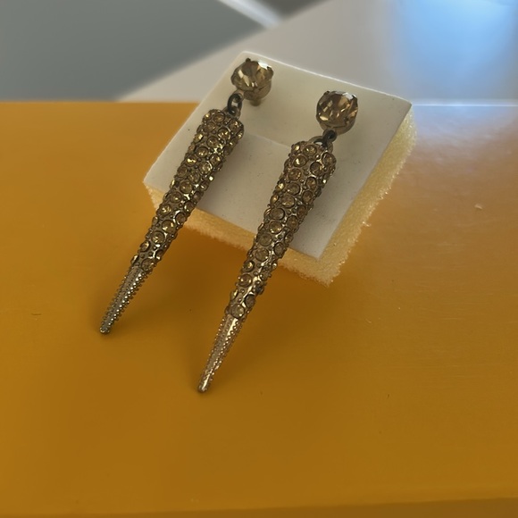 Earring - Picture 4 of 5